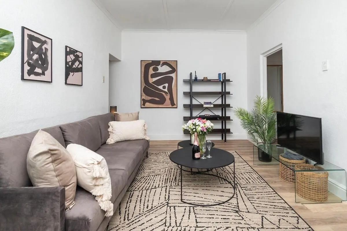 Two Bedroom House In Claremont Kapstadt